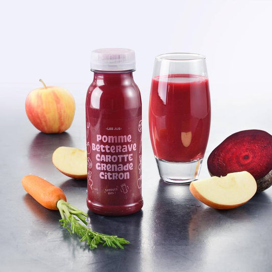 Le Jus de pomme betterave et carotte